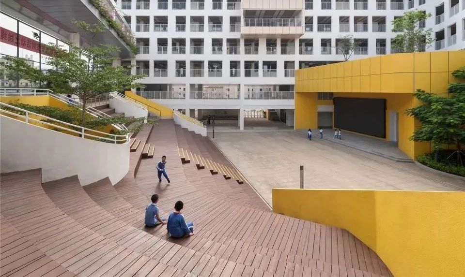 拥有抬升操场的校园（二十七）——环形秩序下的乐园式学校 - 深圳坪山区日新小学 申都设计集团有限公司深圳分公司 - 优集之狐-优集之狐