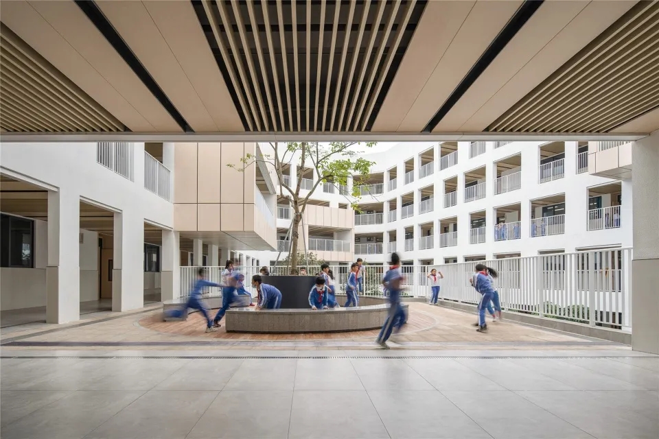 图片[10]-拥有抬升操场的校园（二十七）——环形秩序下的乐园式学校 - 深圳坪山区日新小学 申都设计集团有限公司深圳分公司 - 优集之狐-优集之狐