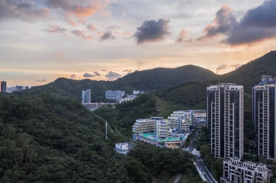 图片[2]-拥有抬升操场的校园（二十）——云端书院 - 深圳福田区实验教育集团侨香学校（北校区） 申都设计集团有限公司深圳分公司 - 优集之狐-优集之狐