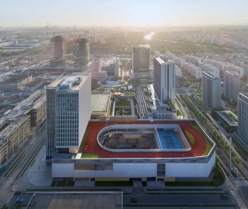 图片[2]-拥有抬升操场的校园（十三）——城市梦剧场 - 上海金鼎平和学校 c+d设计中心 - 优集之狐-优集之狐