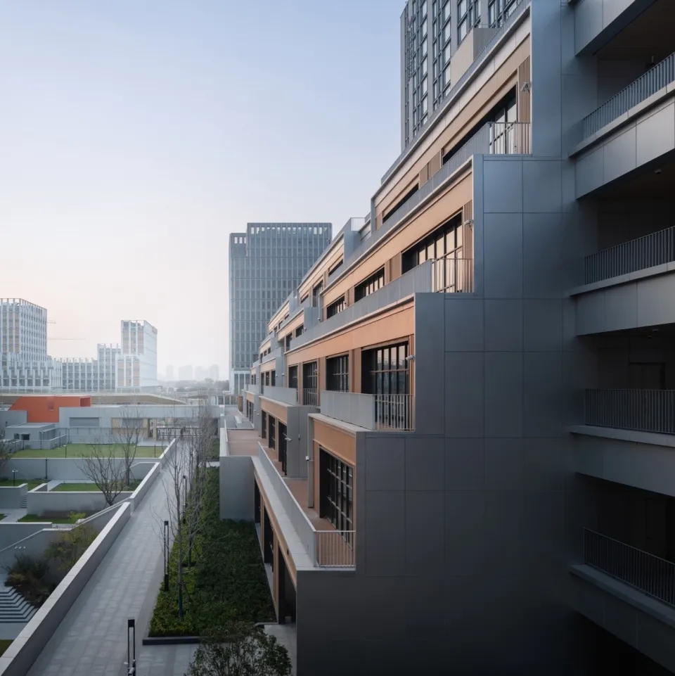 图片[8]-拥有抬升操场的校园（十三）——城市梦剧场 - 上海金鼎平和学校 c+d设计中心 - 优集之狐-优集之狐