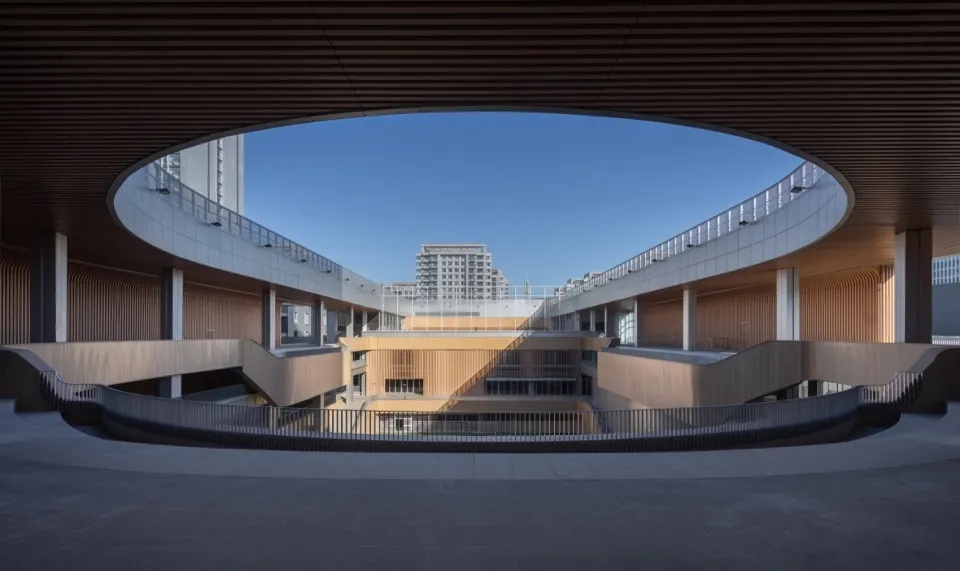 图片[9]-拥有抬升操场的校园（十三）——城市梦剧场 - 上海金鼎平和学校 c+d设计中心 - 优集之狐-优集之狐