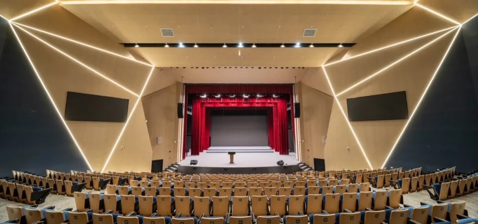图片[17]-拥有抬升操场的校园（十三）——城市梦剧场 - 上海金鼎平和学校 c+d设计中心 - 优集之狐-优集之狐