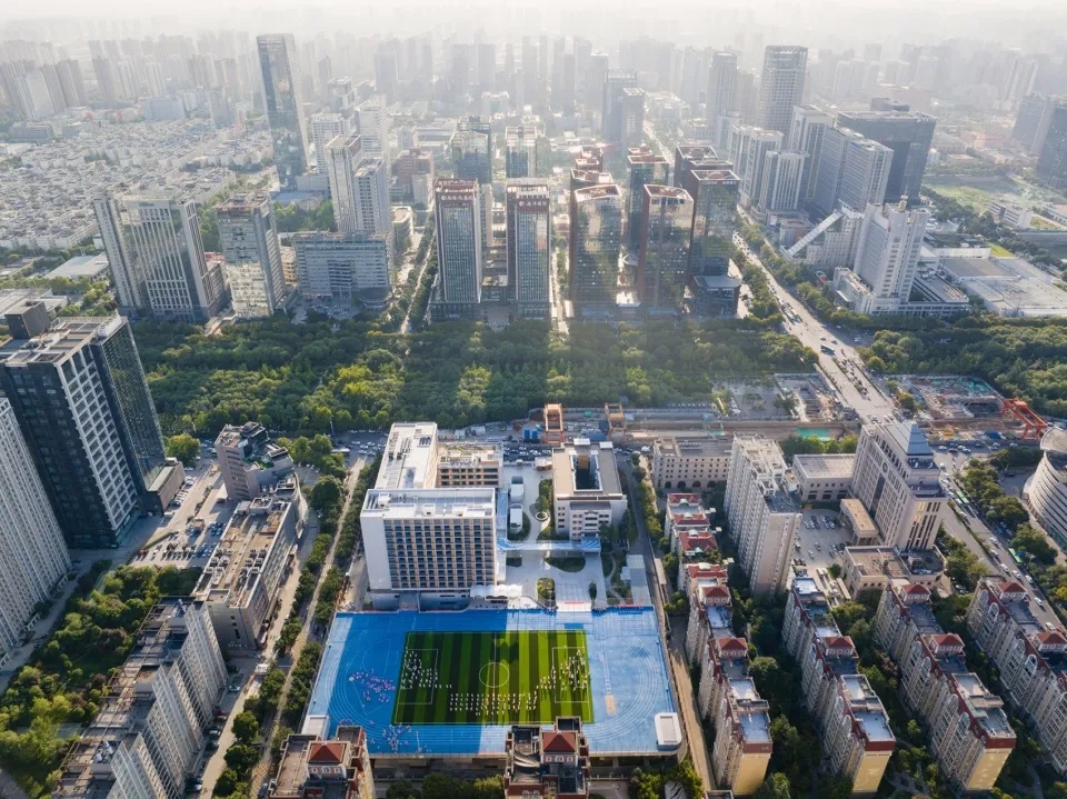 图片[7]-拥有抬升操场的校园（十一）——西安高新第一中学（高中部）改扩建暨社会共享停车场建设项目 中国建筑西北设计研究院 - 优集之狐-优集之狐