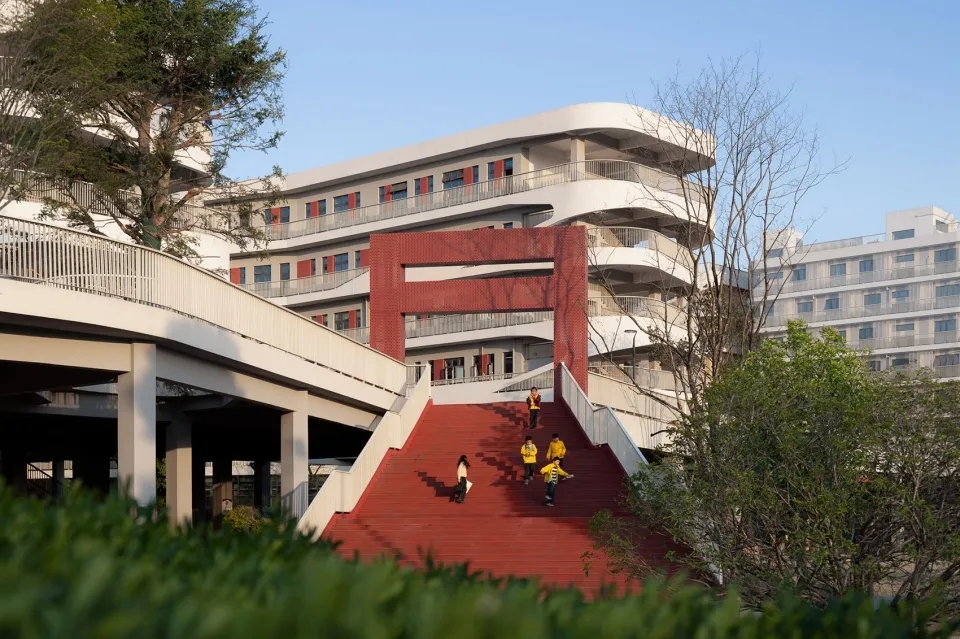 图片[10]-拥有抬升操场的校园（十）——因山设轴的艺术聚落 - 义乌市艺术学校新校区 浙江大学建筑设计研究院 - 优集之狐-优集之狐
