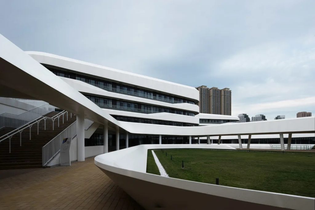 图片[11]-拥有抬升操场的校园（八）——BIAD新作 清华附中广华学校 - 优集之狐-优集之狐
