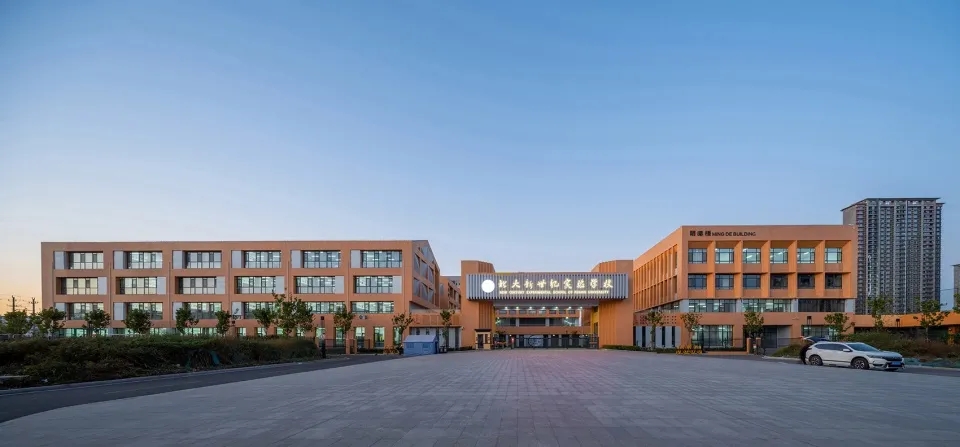 图片[7]-拥有抬升操场的校园（二）——穿街过坊，古韵校园 - 北大新世纪章丘实验学校 象外营造工作室 - 优集之狐-优集之狐